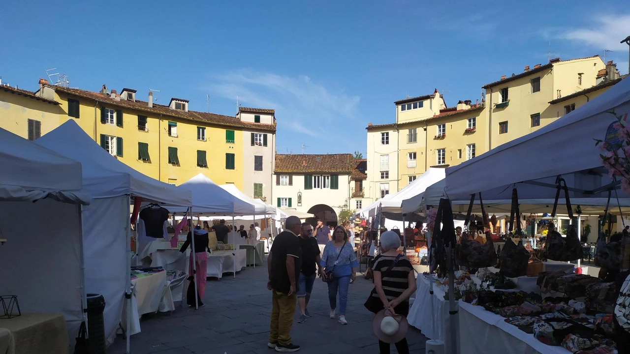 Fino a domani. in Anfiteatro il mercato artigianale “Mestieri in Piazza” di. Cna Fino a domani. in Anfiteatro il mercato artigianale “Mestieri in Piazza” di. Cna