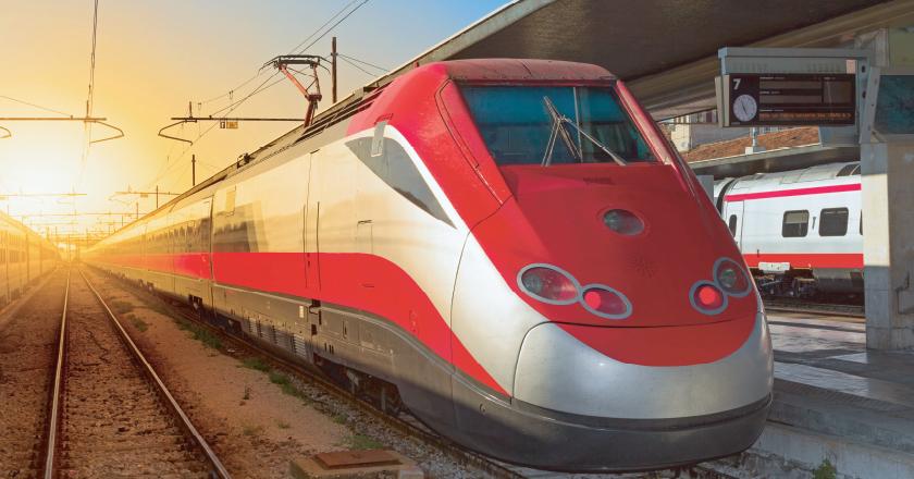 Treni, Alta Velocità rallentata sulla Roma Firenze: ritardi fino a un’ora. Regionali a rischio variazioni e cancellazioni