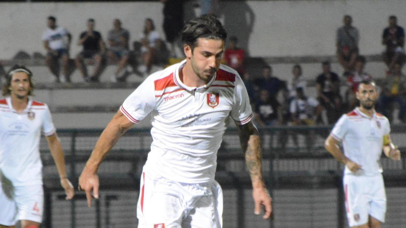 Il giocatore stroncato da un attacco cardiaco durante il match tra Lanciotto. Campi e Castelfiorentino ha giocato nel Grosseto nella stagione 2019-2020.