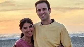 Amalia Lacatus, 35 anni, incinta al settimo mese, ha subito capito che il marito era incosciente nel letto. Alessandro Martinelli è stato ricoverato all’Ospedale del Cuore. "Qui ci hanno seguito con professionalità". Amalia Lacatus, 35 anni, incinta al settimo mese, ha subito capito che il marito era incosciente nel letto. Alessandro Martinelli è stato ricoverato all’Ospedale del Cuore. "Qui ci hanno seguito con professionalità".