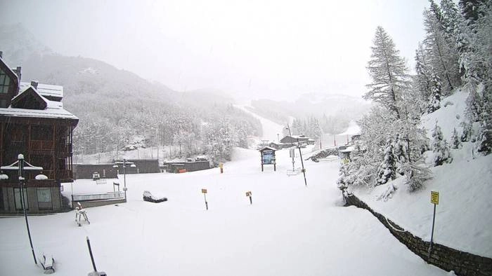 Una abbondante nevicata all'Abetone in una foto d'archivio Ansa Una abbondante nevicata all'Abetone in una foto d'archivio Ansa
