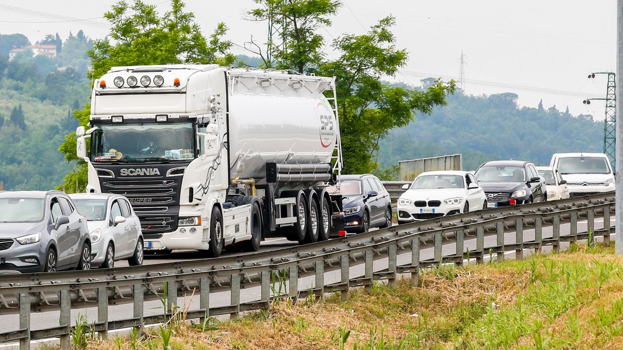 Traffico bloccato in Fipili in una foto di repertorio
