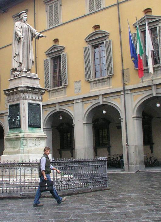 https://www.lanazione.it/image-service/view/acePublic/alias/contentid/Yjc4OGJmMzctY2FiOC00/0/lo-choc-prolungato-rotto-dai-boatos-di-fantapolitica.jpeg