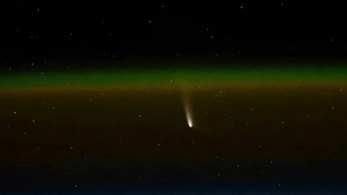La cometa C/2023 A3 immortalata dalla ISS (la Stazione spaziale internazionale) il 21 settembre 2024 (Don Pettit/ISS)