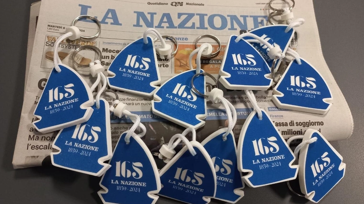 Sabato in regalo per i lettori il porachiavi galleggiante e un inserto sui 165 anni del nostro giornale Sabato in regalo per i lettori il porachiavi galleggiante e un inserto sui 165 anni del nostro giornale