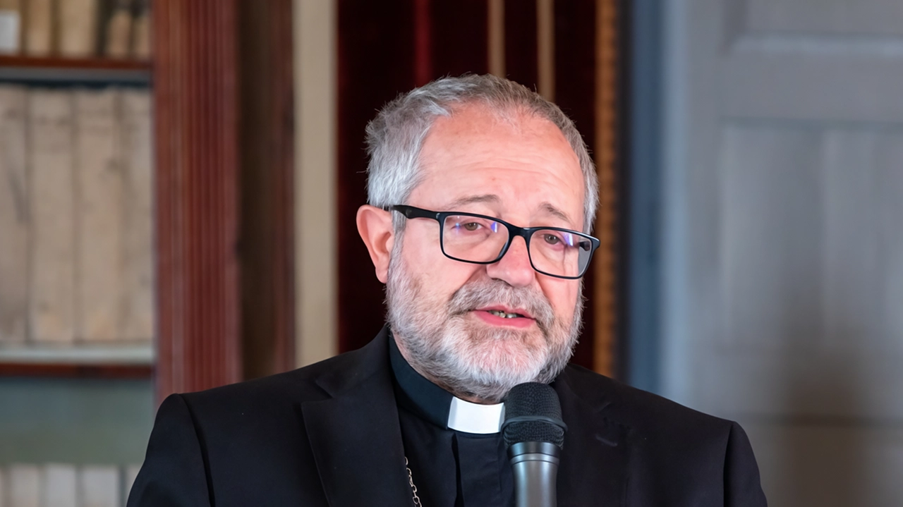 Il vescovo Paccosi invita alla preghiera per la pace in Terra Santa e nel mondo, seguendo l'appello del cardinale Pizzaballa per il 7 ottobre. Orazioni e momenti di adorazione nelle parrocchie per sostenere l'iniziativa. Il vescovo Paccosi invita alla preghiera per la pace in Terra Santa e nel mondo, seguendo l'appello del cardinale Pizzaballa per il 7 ottobre. Orazioni e momenti di adorazione nelle parrocchie per sostenere l'iniziativa.