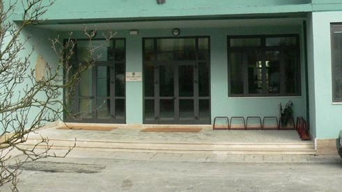 L’esterno della scuola media di Fornaci L’esterno della scuola media di Fornaci