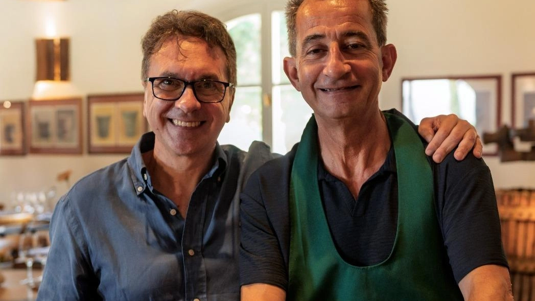 Francesco Di Clemente, direttore dell’Oncologia di Nottola, con Gianni Mencacci dell’Asd. Atletica Sinalunga. che sostiene le iniziative per i pazienti Francesco Di Clemente, direttore dell’Oncologia di Nottola, con Gianni Mencacci dell’Asd. Atletica Sinalunga. che sostiene le iniziative per i pazienti