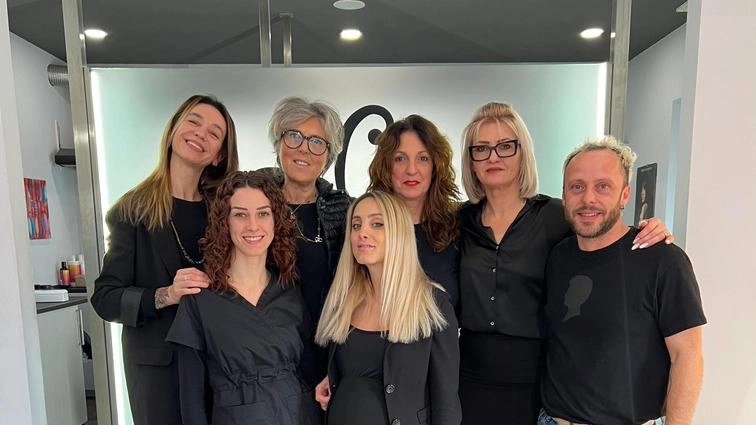 La bellezza “made in Lucca“ al Festival di Sanremo 2025, grazie a Francesco Galli e al suo Donaflor hair &... La bellezza “made in Lucca“ al Festival di Sanremo 2025, grazie a Francesco Galli e al suo Donaflor hair &...
