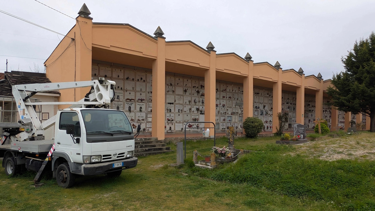 Prosegue la riqualificazione al cimitero Principale, iniziati i lavori al loggiato sud