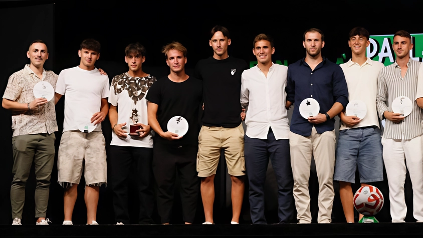 La Top 11 versiliese 2024/25 dalla Serie D alla Seconda. e il giocatore rivelazione della stagione premiati da ’Palla al centro’ La Top 11 versiliese 2024/25 dalla Serie D alla Seconda. e il giocatore rivelazione della stagione premiati da ’Palla al centro’