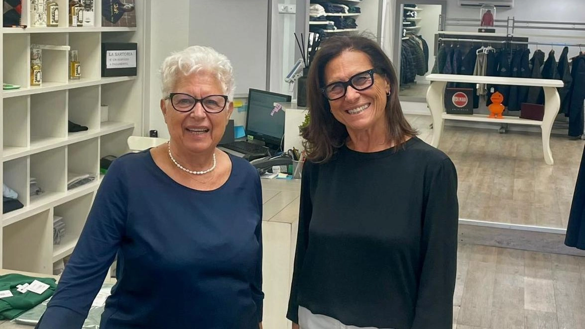 Valeria e Sandra. Coppini, titolari della storica attività. in piazza Ciardi Valeria e Sandra. Coppini, titolari della storica attività. in piazza Ciardi