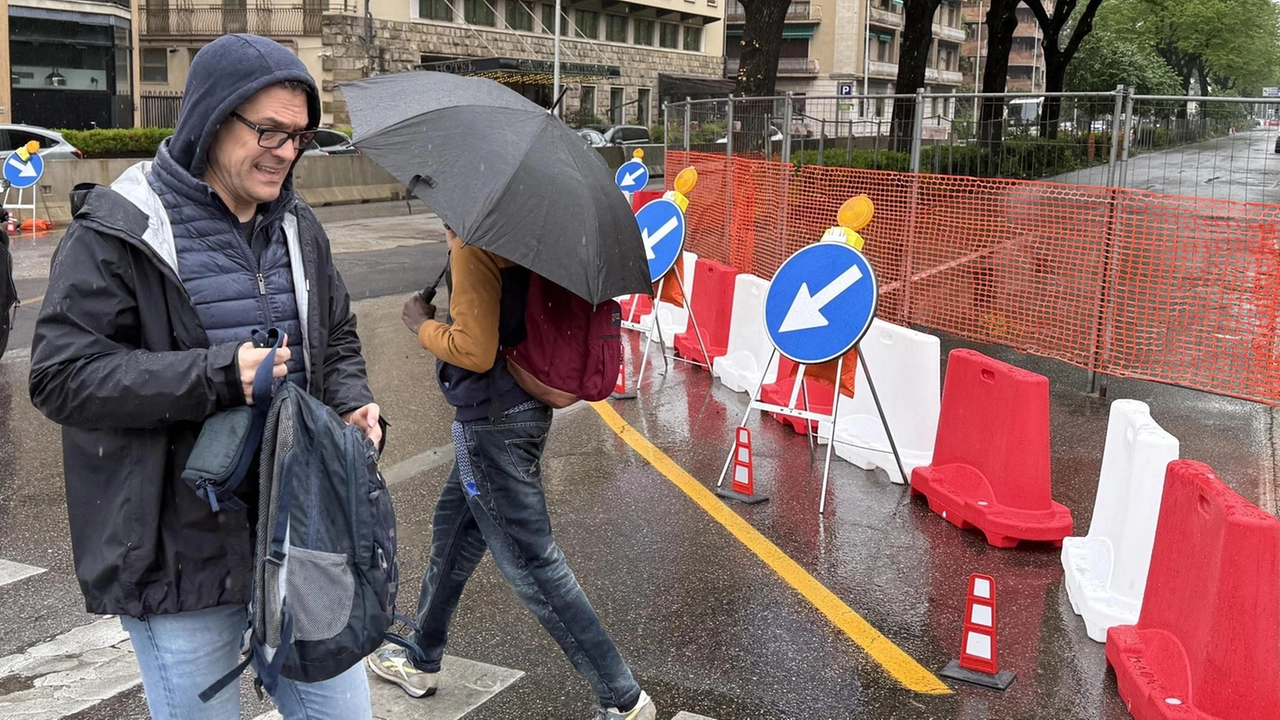 Oggi il via a 420 metri di area lavoro. Operai in azione per un anno. Garantite due corsie per senso di marcia
