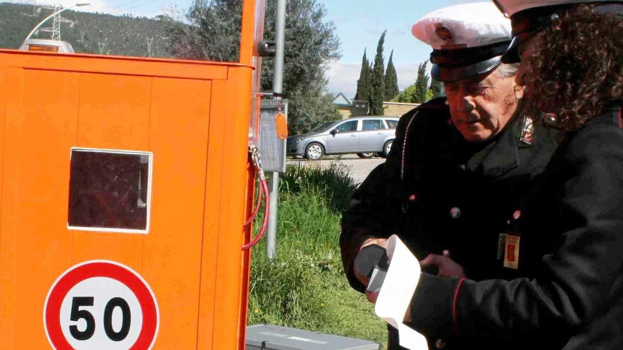 Nessun Comune della zona del Cuoio dispone dell'autovelox T-exspeed v 2.0, non omologato e sequestrato in varie città italiane. Multe contestate potrebbero non essere annullate. Denunciato il legale rappresentante della società appaltatrice per frode nella pubblica fornitura. Nessun Comune della zona del Cuoio dispone dell'autovelox T-exspeed v 2.0, non omologato e sequestrato in varie città italiane. Multe contestate potrebbero non essere annullate. Denunciato il legale rappresentante della società appaltatrice per frode nella pubblica fornitura.