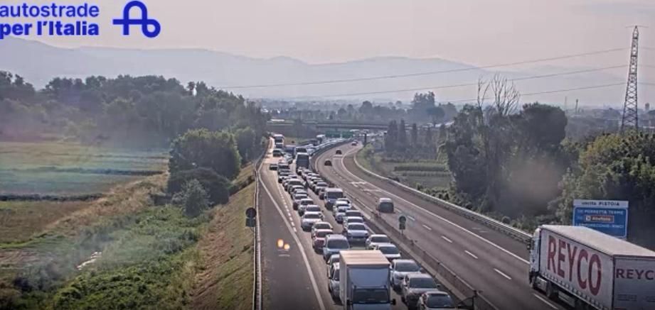 incidente in a11 coinvolte tre autovetture lunghe code e traffico bloccato