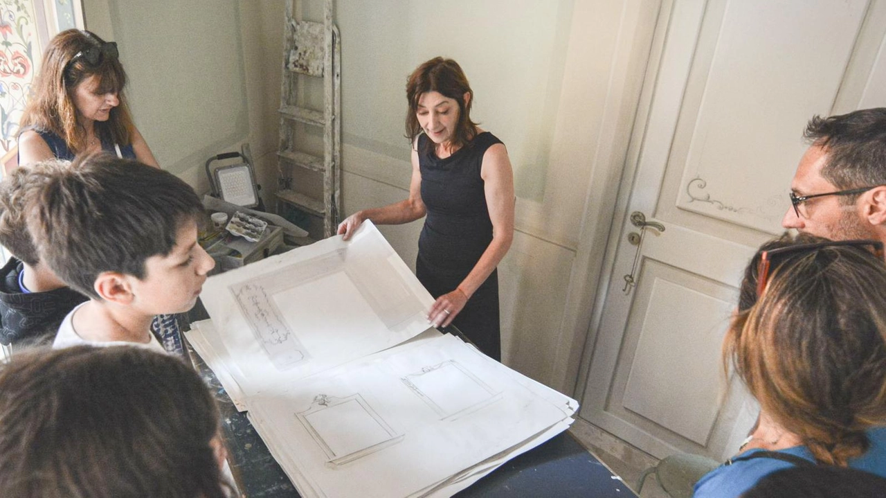 Un vero e proprio viaggio nei laboratori dove si realizza l’arte A destra l’assessore alla Cultura Gea Dazzi Un vero e proprio viaggio nei laboratori dove si realizza l’arte A destra l’assessore alla Cultura Gea Dazzi