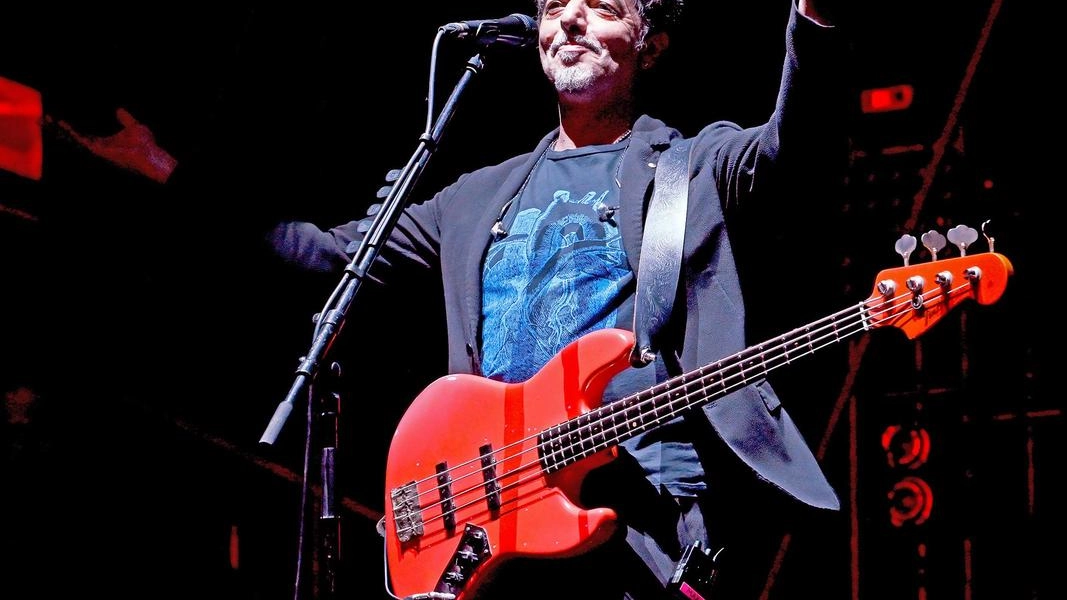 Venerdì il concerto di Edoardo Bennato che apre agli spettacoli più attesi dell’anno. Due affermati cantautori italiani daranno lustro a questa parte finale dell’estate in città. Venerdì il concerto di Edoardo Bennato che apre agli spettacoli più attesi dell’anno. Due affermati cantautori italiani daranno lustro a questa parte finale dell’estate in città.