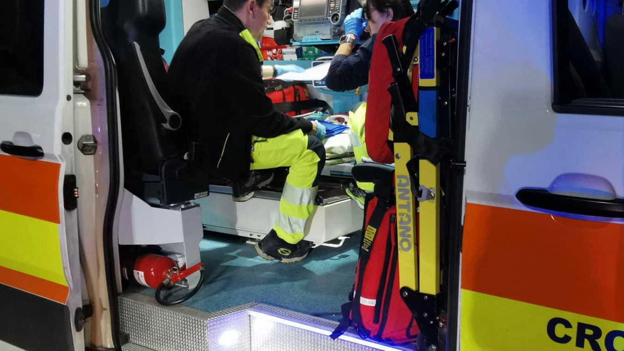 La Croce Verde di Arcola. ha trasportato il bimbo al pronto soccorso dell’ospedale di Spezia dove è stato disposto il trasferimento al Gaslini La Croce Verde di Arcola. ha trasportato il bimbo al pronto soccorso dell’ospedale di Spezia dove è stato disposto il trasferimento al Gaslini
