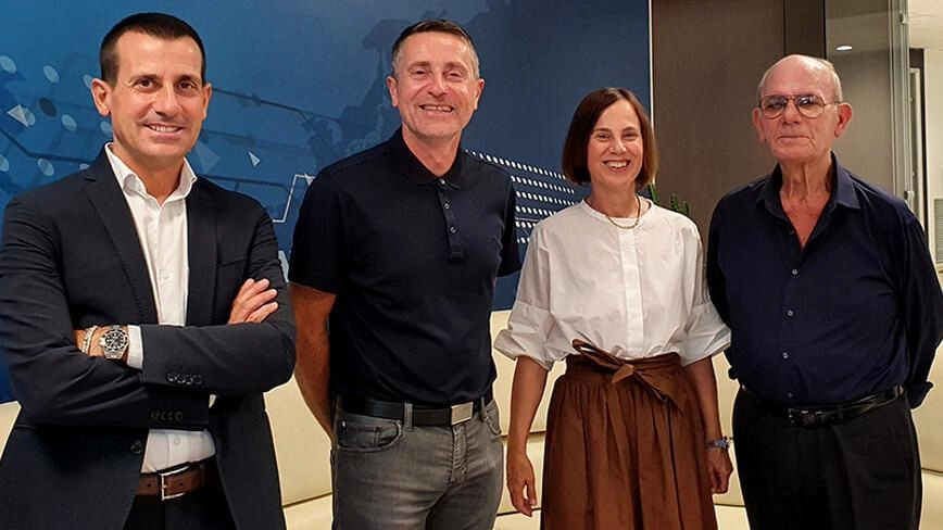Il consiglio di amministrazione di Mb Elettronica,. guidata dall’amministratore delegato Roberto Banelli (a sinistra),. Massimo Morandi,. Daniela Banelli e Francesco Banelli Il consiglio di amministrazione di Mb Elettronica,. guidata dall’amministratore delegato Roberto Banelli (a sinistra),. Massimo Morandi,. Daniela Banelli e Francesco Banelli