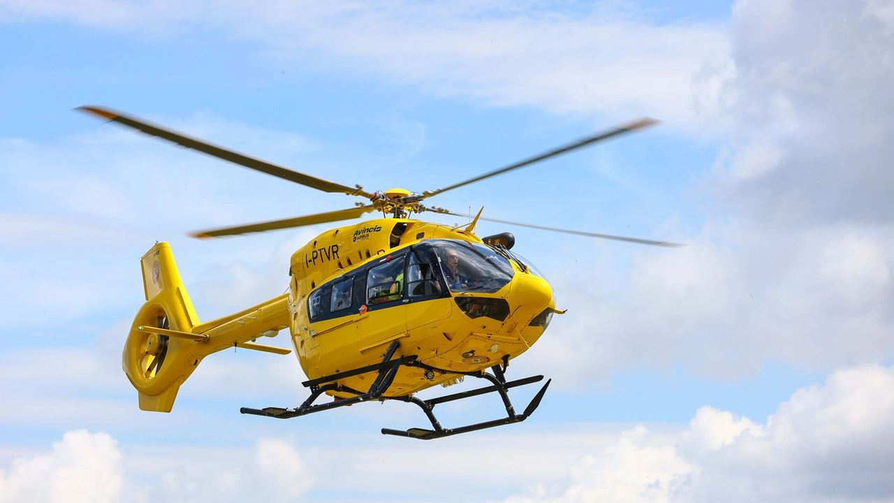 Sul luogo dell'incidente è intervenuto l'eslisoccorso Pegaso che ha trasportato il ferito in codice rosso all'ospedale Sul luogo dell'incidente è intervenuto l'eslisoccorso Pegaso che ha trasportato il ferito in codice rosso all'ospedale
