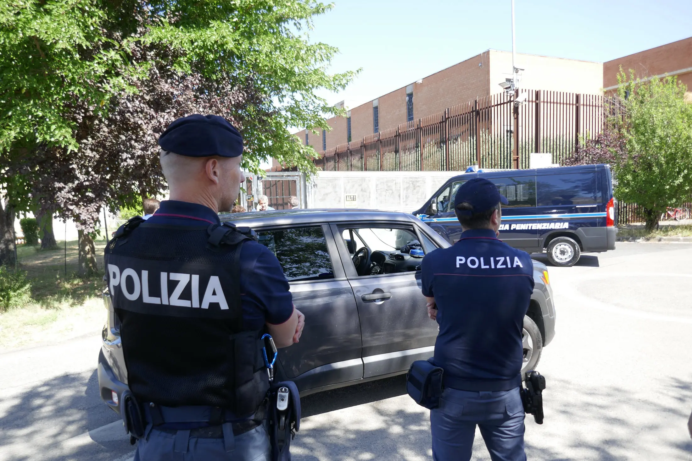 “Violenze sessuali, live su Tik Tok dalle celle e rivolte”: carcere di Prato, accuse e reazioni