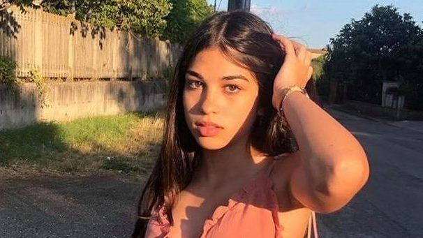 Nel 2018 Chiara Meoni, la figlia 18enne del campione Fabrizio Meoni, scomparse a causa di una grave malattia. Nel 2018 Chiara Meoni, la figlia 18enne del campione Fabrizio Meoni, scomparse a causa di una grave malattia.