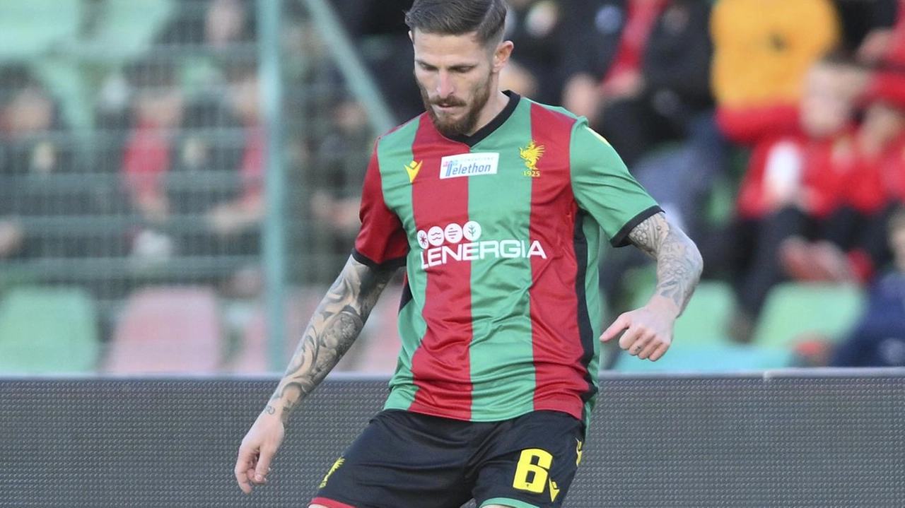 Il difensore della Ternana Giuseppe Loiacono Il difensore della Ternana Giuseppe Loiacono
