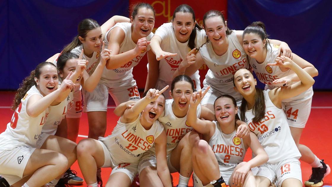 basket femminile l under 17 poggibonsi conquista la coppa toscana da Lanazione.it basket femminile l under 17 poggibonsi conquista la coppa toscana