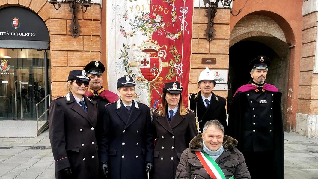 FOLIGNO Un’ esibizione aerea sopra Piazza della Repubblica in onore degli agenti delle polizie locali di tutta l’Umbria riunite a... FOLIGNO Un’ esibizione aerea sopra Piazza della Repubblica in onore degli agenti delle polizie locali di tutta l’Umbria riunite a...
