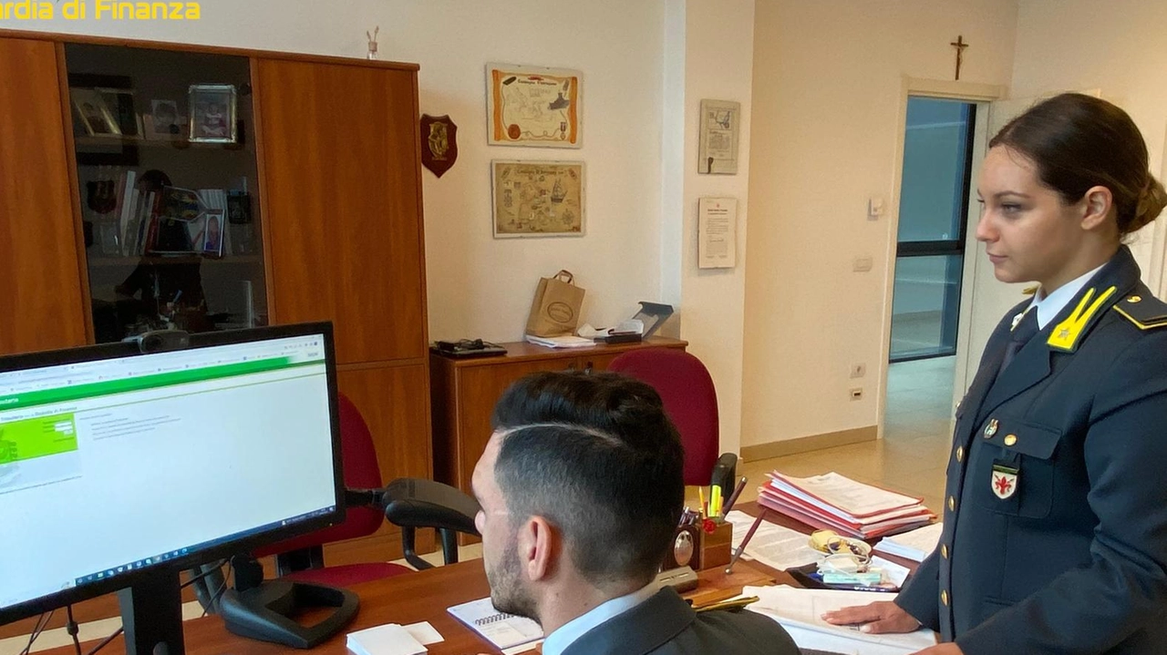 Sotto accusa De Simone, Jace, Gammieri (padre e figlio) e Vecchione. I reati: fatture false, crediti fiscali inesistenti e appropriazione indebita. Il club usato come ’mezzo’: i dettagli dell’operazione delle Fiamme Gialle. . Sotto accusa De Simone, Jace, Gammieri (padre e figlio) e Vecchione. I reati: fatture false, crediti fiscali inesistenti e appropriazione indebita. Il club usato come ’mezzo’: i dettagli dell’operazione delle Fiamme Gialle. .