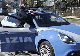 https://www.lanazione.it/image-service/view/acePublic/alias/contentid/Yjg3MDQzZWMtYmYxNC00/0/poliziotti-rimasti-intossicati-alla-mensa-della-questura.jpeg