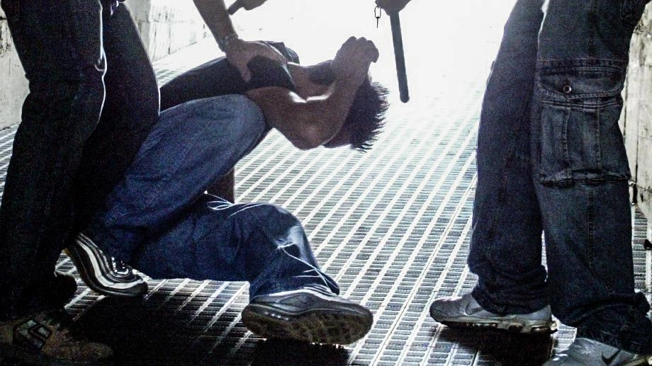 Violenta aggressione nelle prime ore di ieri a Follonica: picchiati due fratelli, uno è grave (Foto di archivio) Violenta aggressione nelle prime ore di ieri a Follonica: picchiati due fratelli, uno è grave (Foto di archivio)