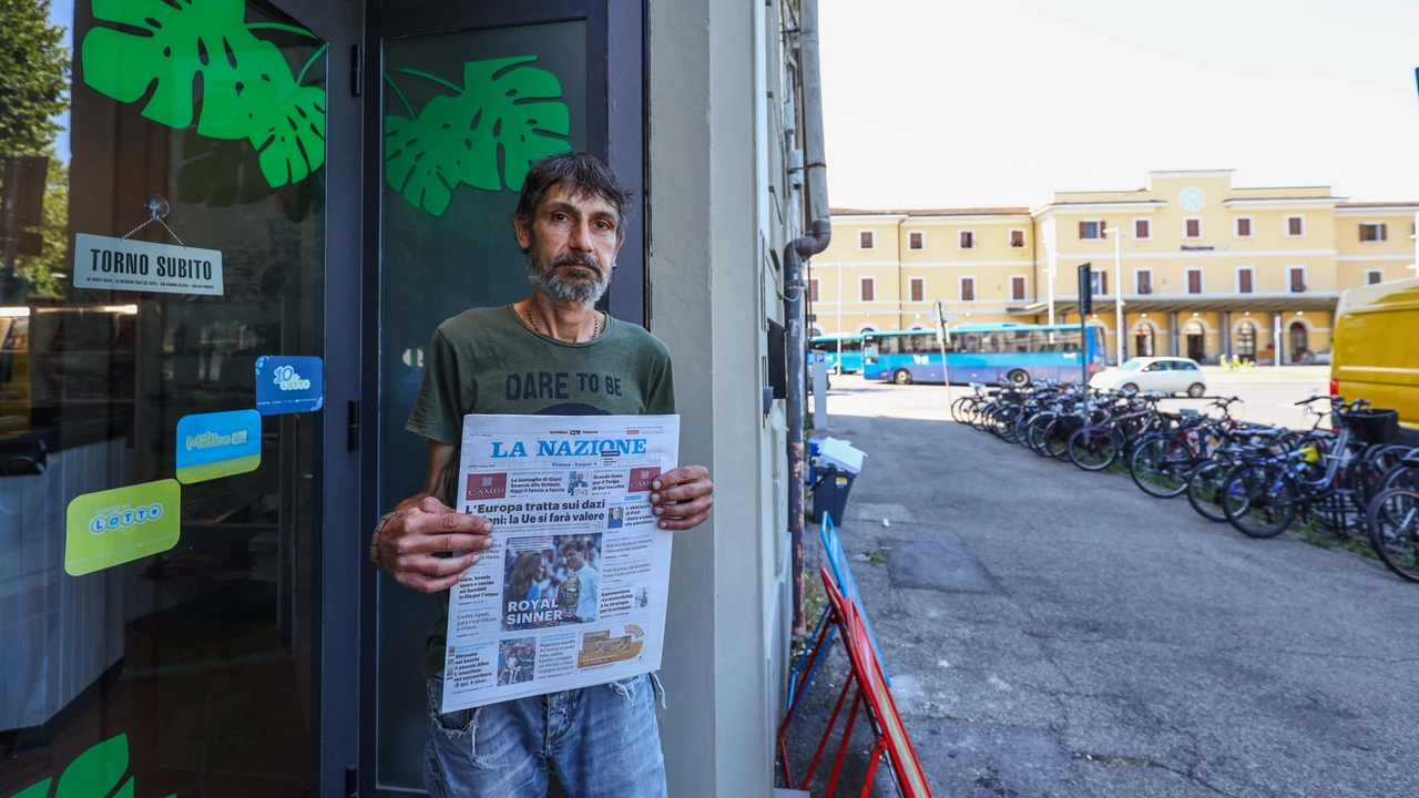 Marco Frulloni davanti alla sua nuova edicola tabacchi in piazza Don Minzoni 7 (Gasperini/FotoGermogli) Marco Frulloni davanti alla sua nuova edicola tabacchi in piazza Don Minzoni 7 (Gasperini/FotoGermogli)