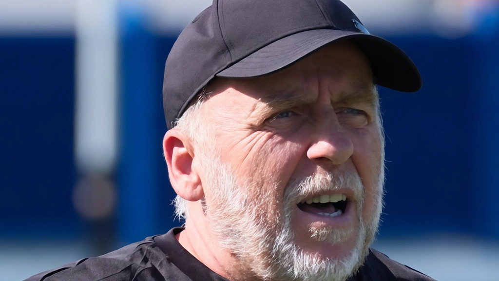L’allenatore non vuole cali di tensione dopo il 2-0 dell’andata: "Vincerla può aprirci le porte della serie D" L’allenatore non vuole cali di tensione dopo il 2-0 dell’andata: "Vincerla può aprirci le porte della serie D"