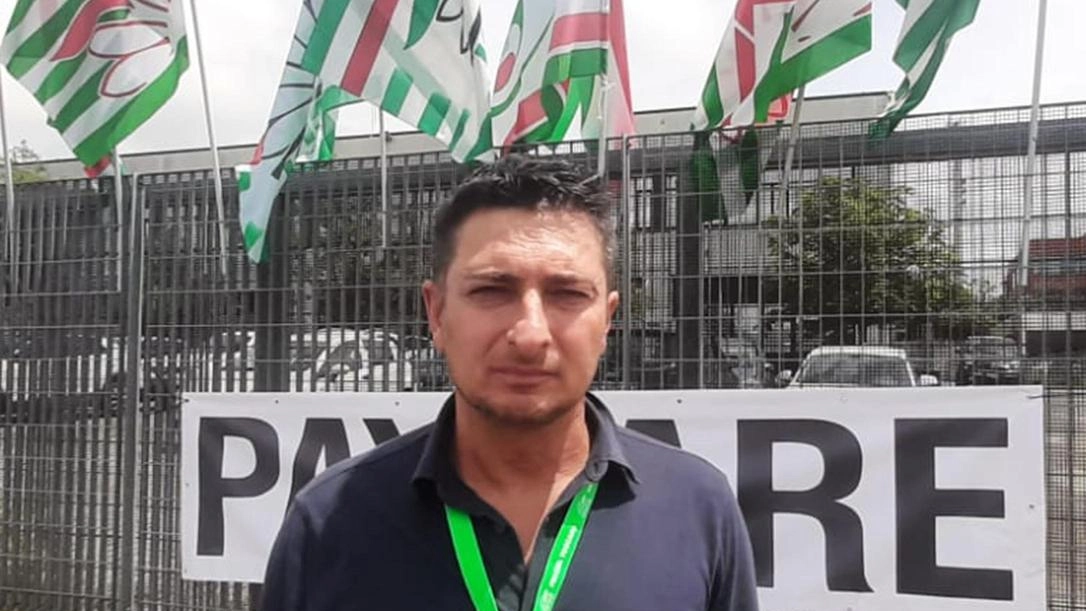 Il segretario della Fim Cisl, Giuseppe Cesarano, annuncia la mobilitazione nel sito di Monteriggioni per protestare contro la futura chiusura Il segretario della Fim Cisl, Giuseppe Cesarano, annuncia la mobilitazione nel sito di Monteriggioni per protestare contro la futura chiusura