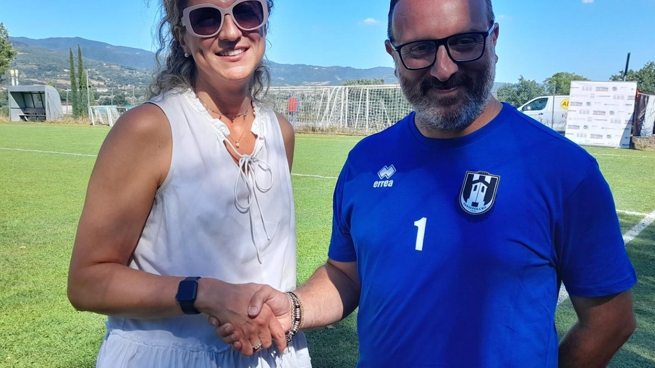 Ieri pomeriggio a Gragnano stretta di mano fra la neopresidente Elisa Boncompagni e l’allenatore Davide Ciampelli