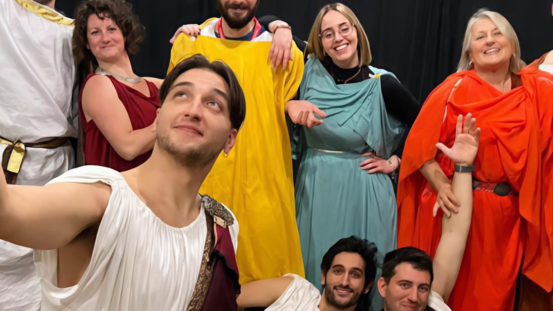 classico in scena mille studenti attori sul palco