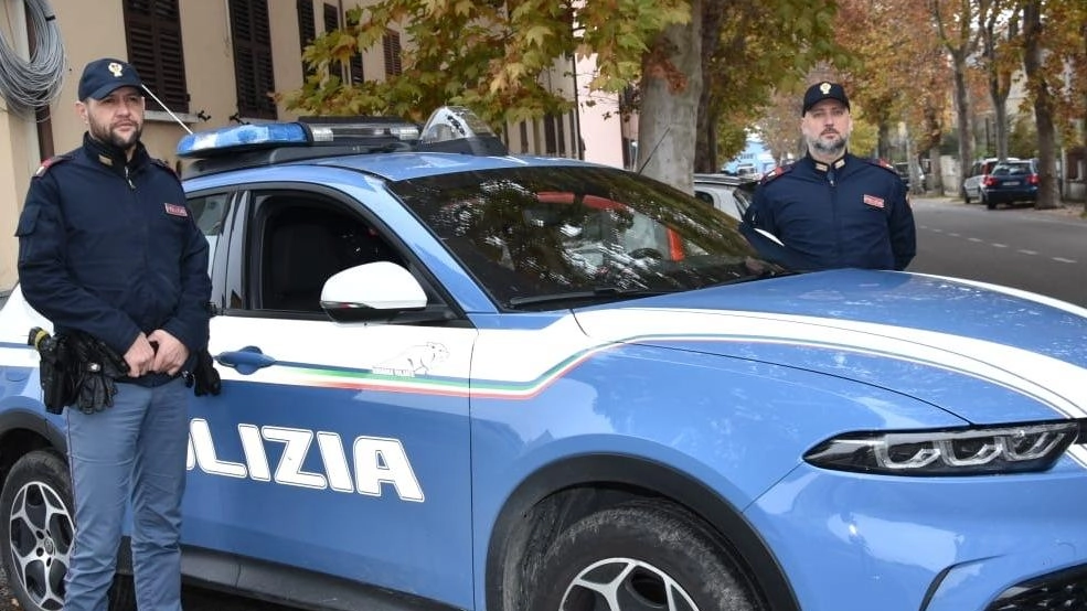 Si è concluso con l’arresto di tre persone da parte della polizia stradale il pomeriggio di furti con inseguimento da... Si è concluso con l’arresto di tre persone da parte della polizia stradale il pomeriggio di furti con inseguimento da...