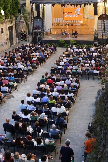 Mostre, memoria, comunità Cuore culturale di "Con vivere" Mostre, memoria, comunità Cuore culturale di "Con vivere"