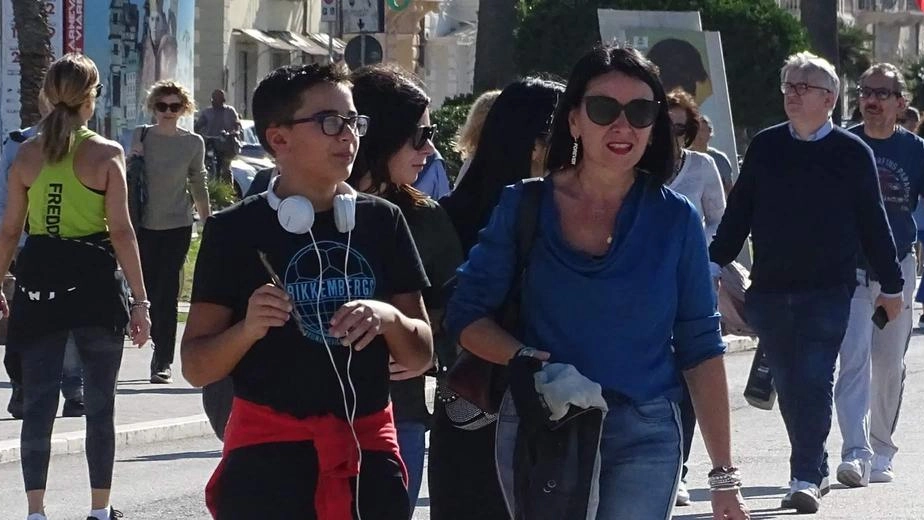 Ancora poche le persone che alloggeranno in Versilia nel fine settimana "Chi non ha ancora deciso starà attento al tempo, da cui ormai dipende tutto" .