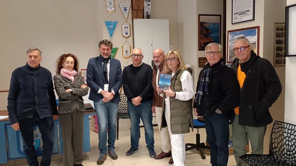 Istituzioni e soci Cai che hanno preso parte alla presentazione del progetto Istituzioni e soci Cai che hanno preso parte alla presentazione del progetto