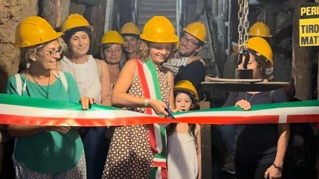 Inaugurata la discenderia del museo della miniera di Massa Marittima che torna quindi nuovamente ad essere fruibile al pubblico. Taglio...
