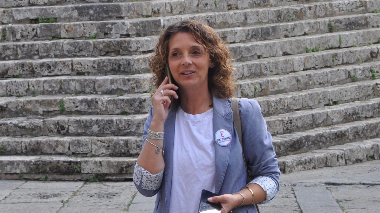 Il Comune di Massa Marittima apre un nuovo parcheggio gratuito con posti auto, ricarica per veicoli elettrici e moto. Lavori finanziati con contributo regionale. Prossimi interventi di riqualificazione in programma.