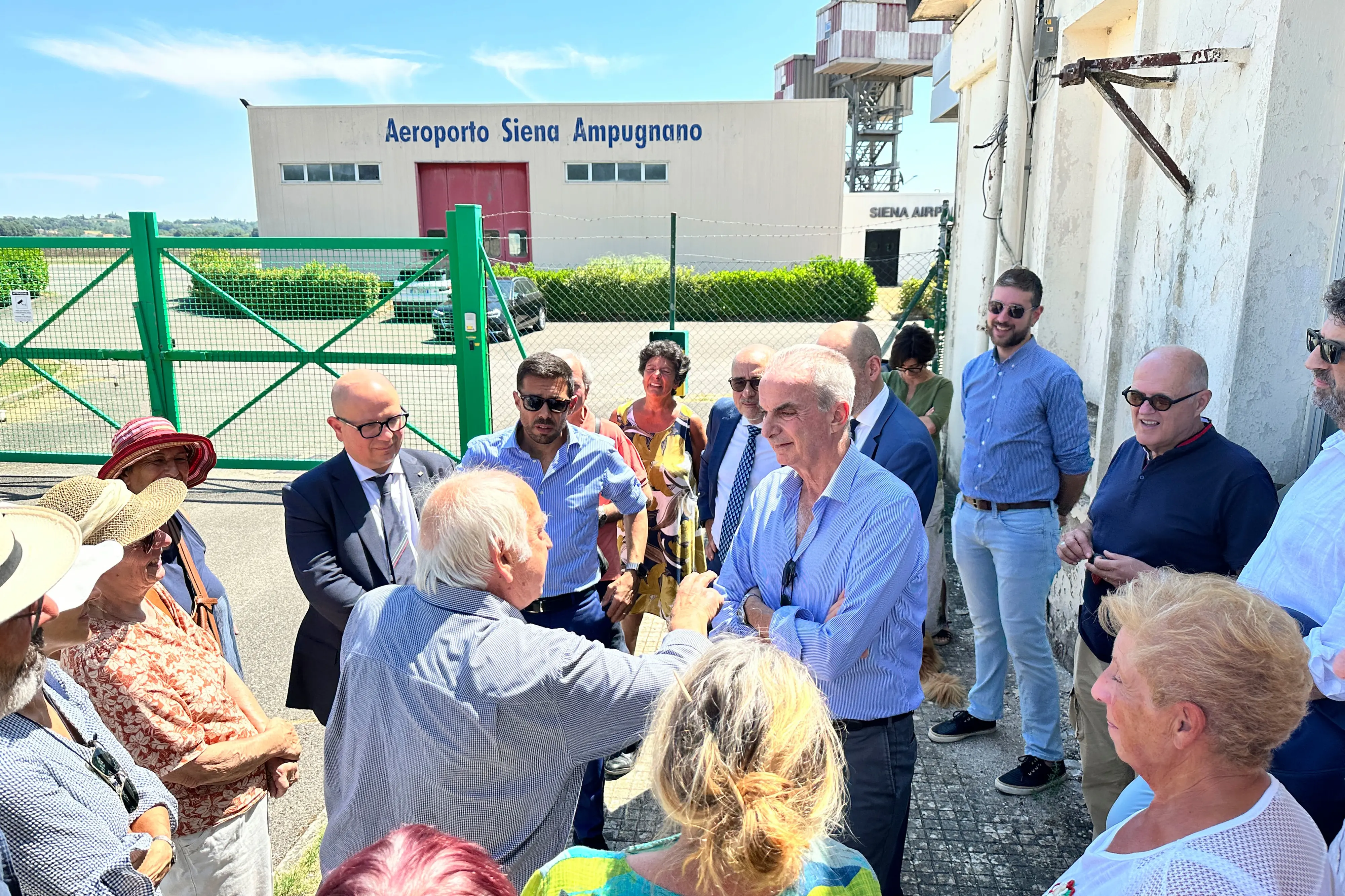“No all’aeroporto di Ampugnano”, petizione on line del Comitato. E’ guerra aperta contro il progetto