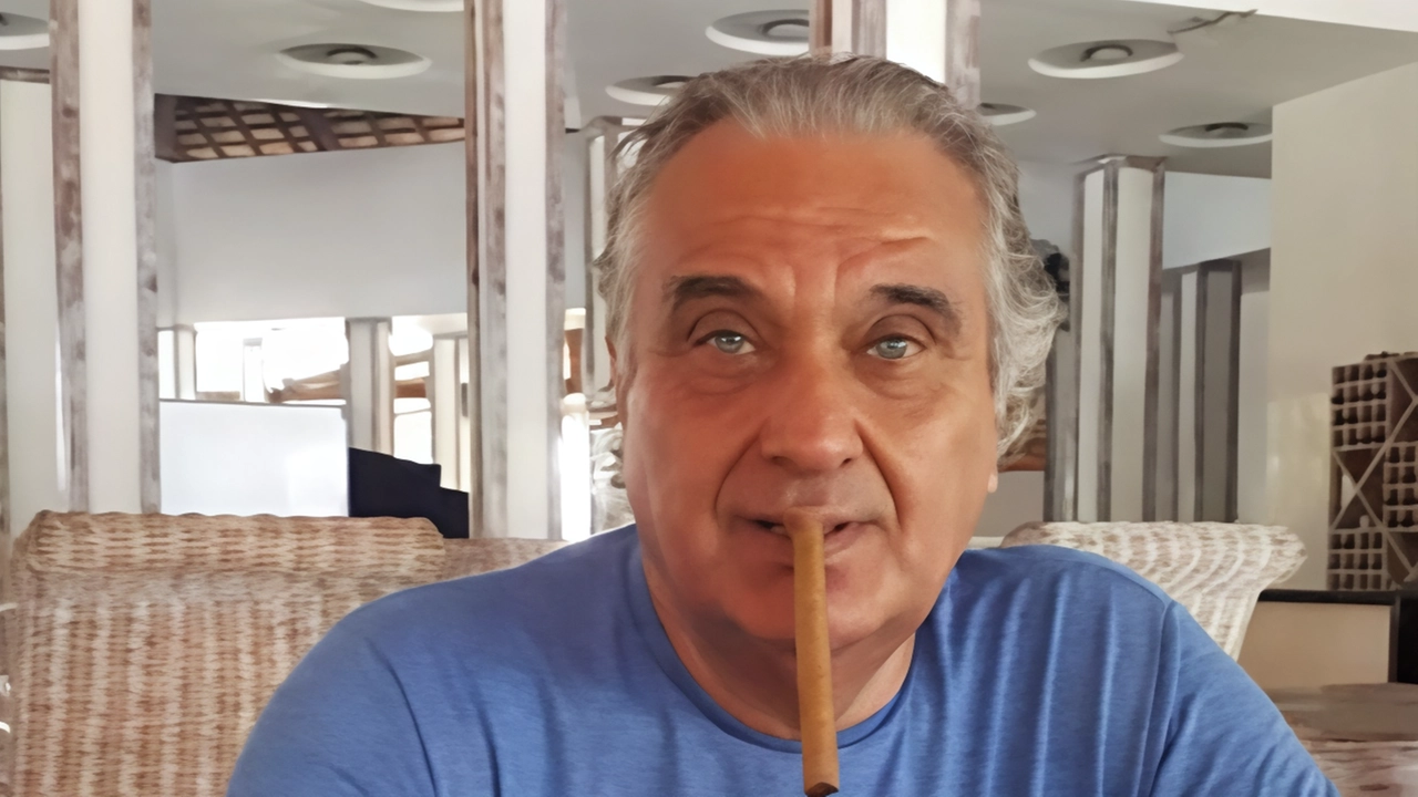 Monte Argentario piange la scomparsa di Gaetano Quintiero, icona del Baretto e della Dolce Vita portercolese. Celebrità mondiali lo ricordano come maestro dei cocktail e anima della movida locale. Monte Argentario piange la scomparsa di Gaetano Quintiero, icona del Baretto e della Dolce Vita portercolese. Celebrità mondiali lo ricordano come maestro dei cocktail e anima della movida locale.