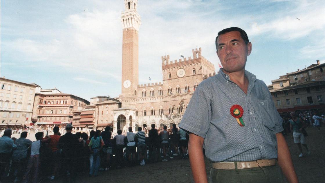 https://www.lanazione.it/image-service/view/acePublic/alias/contentid/Yjk0MzA0MjEtZTBkZC00/0/il-tesoro-di-gianfranco-la-storia-nelle-foto-e-i-documenti.jpeg?f=16:9&w=1200&h=630