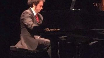 Il pianista empolese Alessio Cioni, direttore artistico del nuovo progetto musicale di Stabbia,. venerdì al Circolo XXIII Agosto organizza un open day Il pianista empolese Alessio Cioni, direttore artistico del nuovo progetto musicale di Stabbia,. venerdì al Circolo XXIII Agosto organizza un open day