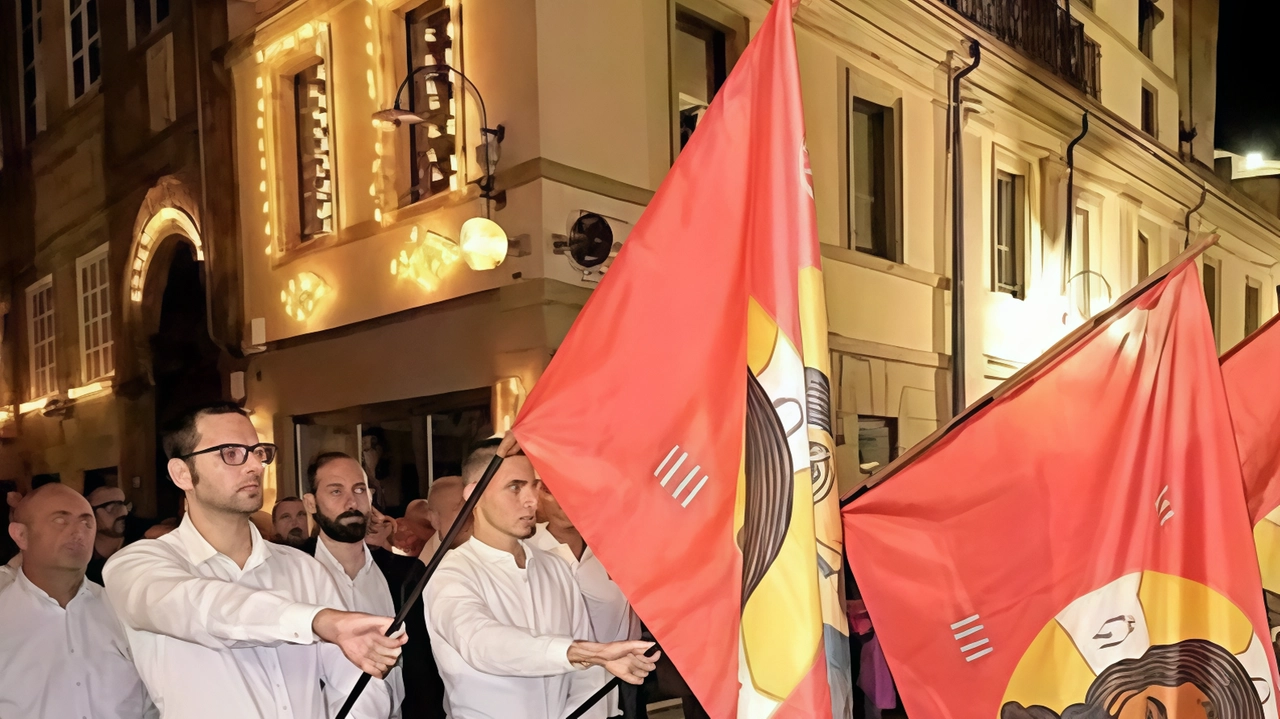 I Patrioti che sfilarono alla processione mostrando icone pro Russia I Patrioti che sfilarono alla processione mostrando icone pro Russia