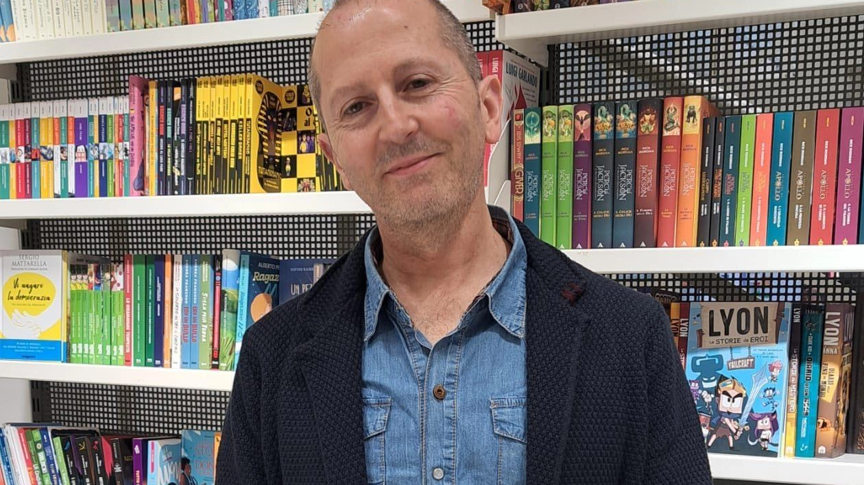 Presentazione alla Libreria Mondadori "La città è coprotagonista della storia". Presentazione alla Libreria Mondadori "La città è coprotagonista della storia".