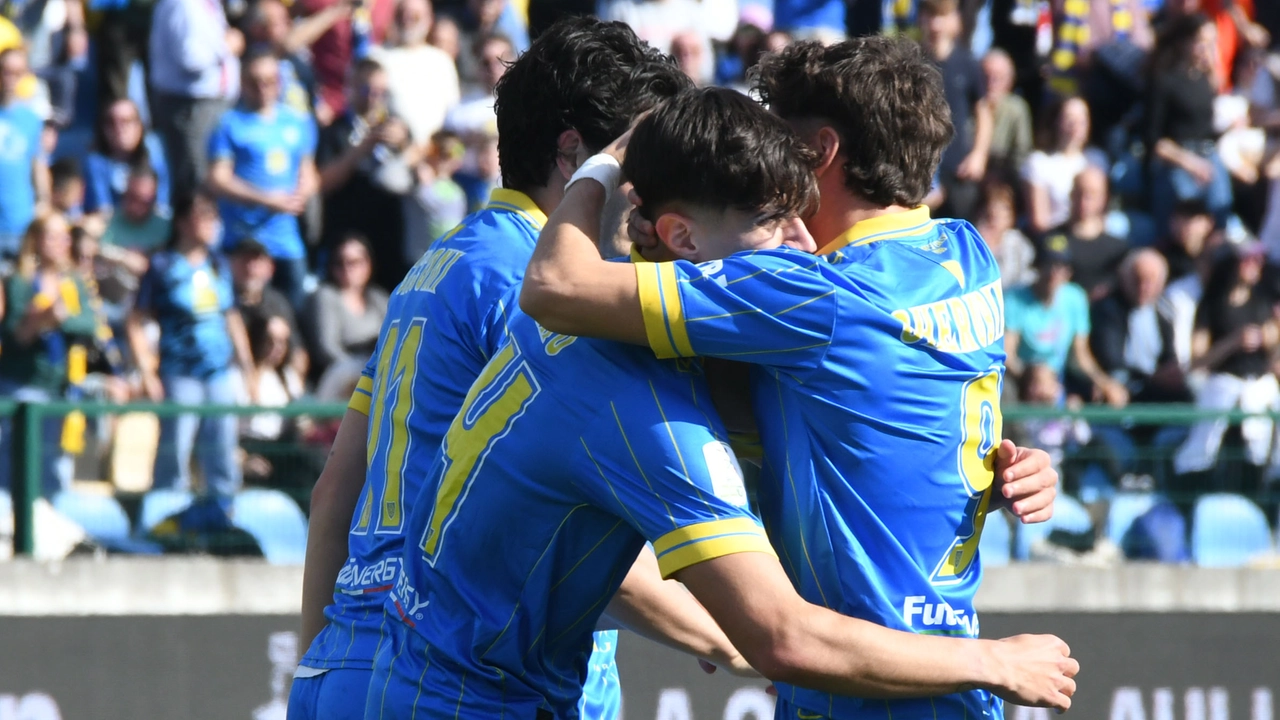 Carrarese-Bari (foto Delia)